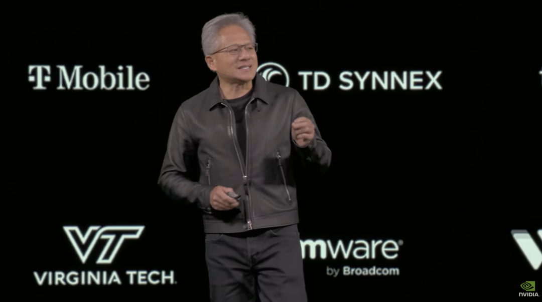 Jensen Huang's Powerful GPU Debuts on Stage, While Observers Admire "China's Chip Breakthrough" and NVIDIA Invests in Nokia for 6G