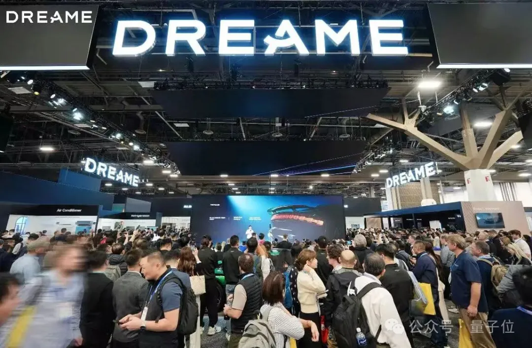 起猛了,追觅的扫地机、割草机、洗护机器人在 CES 成精了!