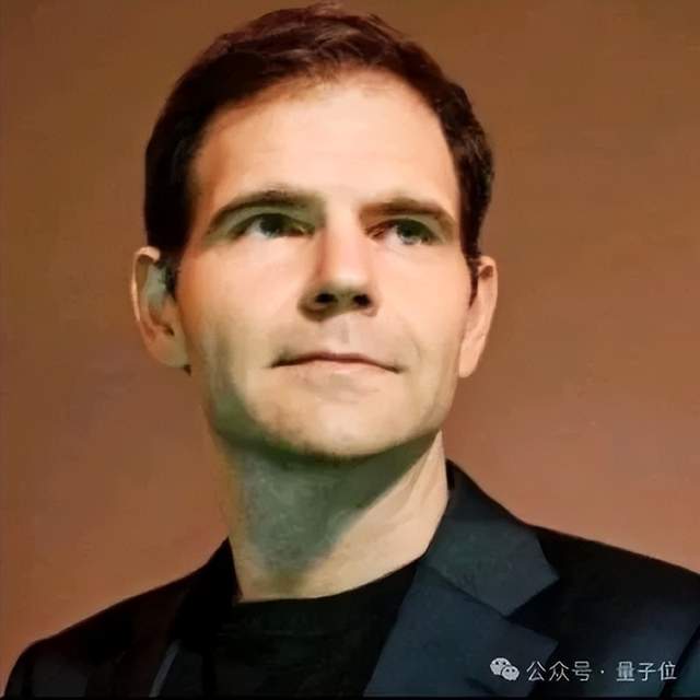 猎头黄仁勋的 2025：高管从巨头挖，干活钟爱华人创业团队