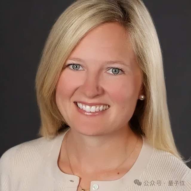 猎头黄仁勋的 2025：高管从巨头挖，干活钟爱华人创业团队