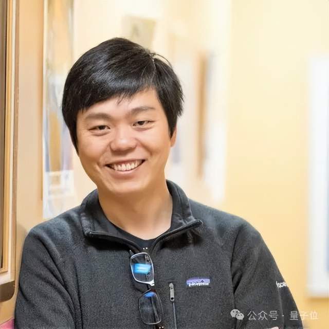 猎头黄仁勋的 2025：高管从巨头挖，干活钟爱华人创业团队