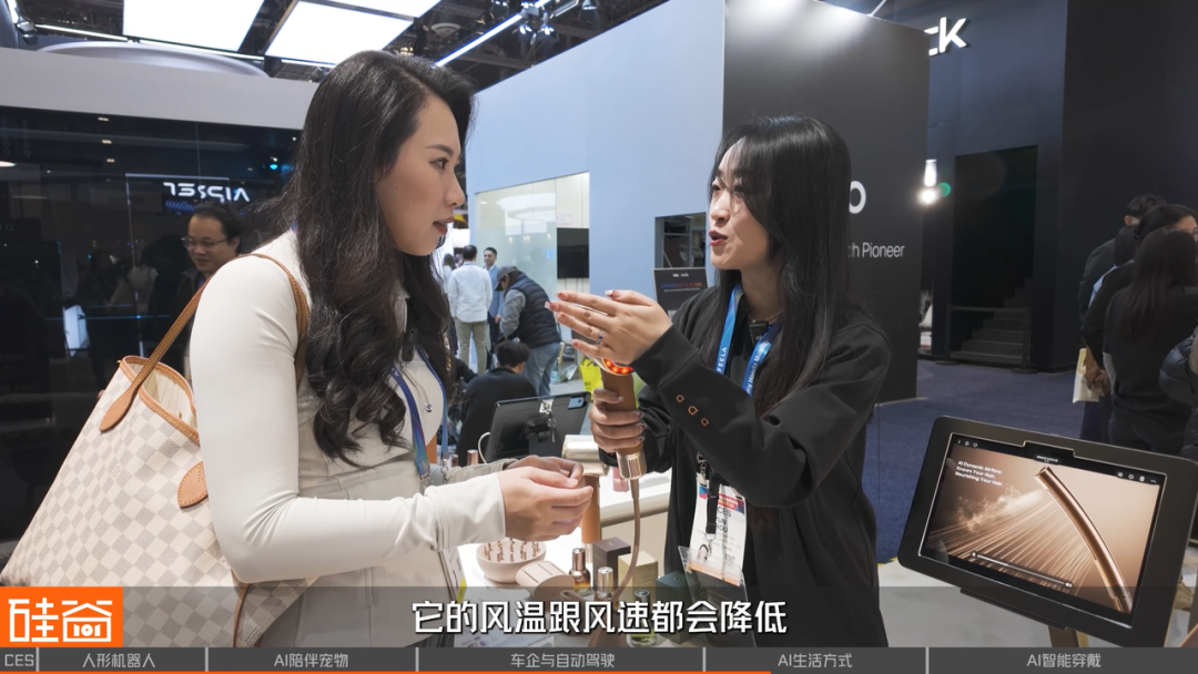 CES 2026 挑战:探展 50 个 AI 项目背后的泡沫与非共识