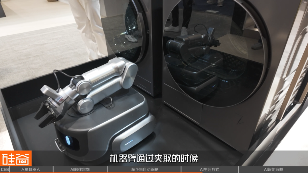 CES 2026 挑战:探展 50 个 AI 项目背后的泡沫与非共识